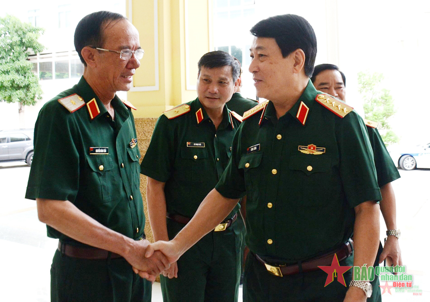 Đại tướng Lương Cường làm việc với Ban Thường vụ Đảng ủy Quân khu 5